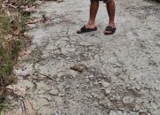 Parah….Bangunan Rabat Beton Anggaran Dana Desa TA 2024, di Nagori Raya Usang Diduga Sudah Hancur