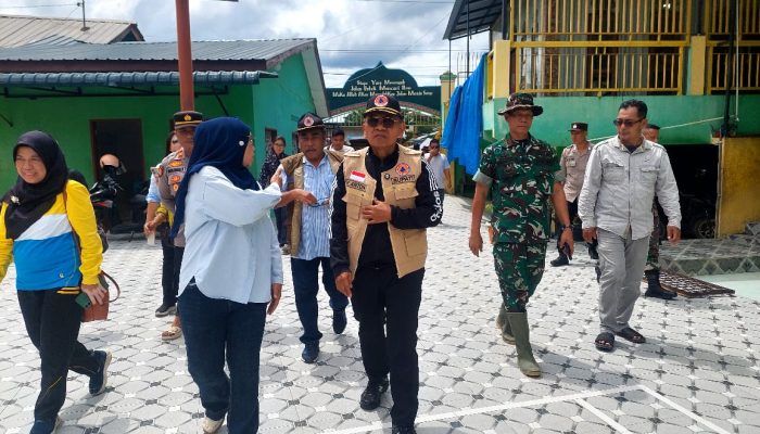 Bupati Simalungun Serahkan Bantuan Kepada Warga Terdampak Longsor dan Banjir