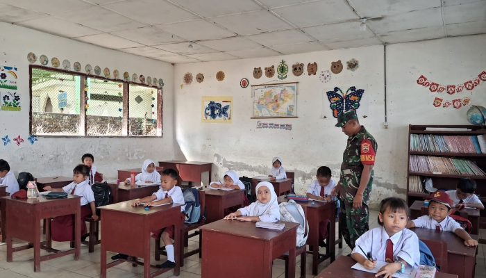 Bangun Karakter Anak Bangsa, Babinsa Serbelawan Gelar Wasbang di SDN 091590