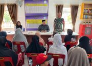 Babinsa Koramil Bangun Dampingi Pembagian BLT-DD di Nagori Karang Anyar