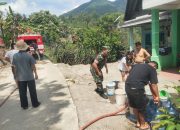 Babinsa dan BPBD Salurkan Bantuan Air Bersih untuk Warga Parapat