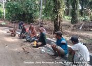 Babinsa Koramil 08/Bangun Pererat Silaturahmi Warga Lewat Komsos di Nagori Bandar Malela