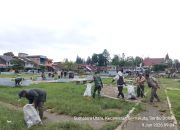 Babinsa Koramil 12/Saribu Dolok Gotong Royong Bersama Warga, Cegah Banjir dan Jaga Kebersihan Lingkungan