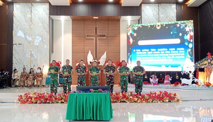 Prajurit TNI dan PNS Kodim 0207/Simalungun Hadiri Perayaan Natal Oikumene di Gereja Oikumene Korem 022/Pantai Timur 