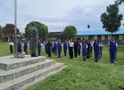 Babinsa Koramil 14/Raya Tanamkan Disiplin dan Cinta Tanah Air kepada Pelajar SMP GKPS 1 Raya