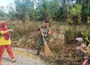 Peduli Lingkungan dan Kebersamaan, Babinsa Tiga Balata Gotong Royong Bersama Warga