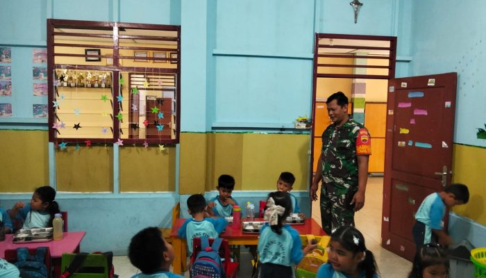 Babinsa Dampingi Program Makan Bergizi Gratis, Senyum Ceria Warnai TK RK Bintang Timur Parapat