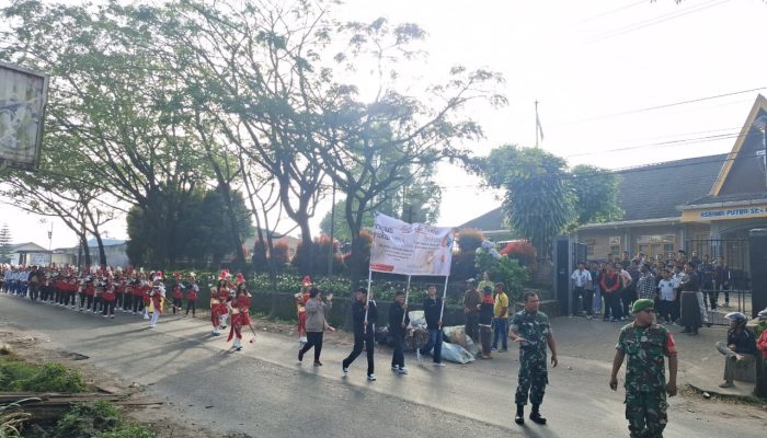 Personel Koramil 12/Saribudolok Kawal Pawai Misa Perdana di Saribu Dolok
