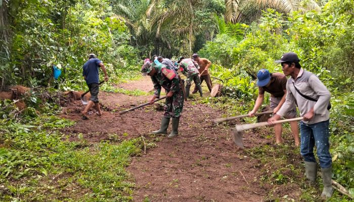 Kasdim 0207/Simalungun Pimpin Gotong Royong Pembangunan Jembatan, Wujud Nyata TNI Hadir di Tengah Rakyat