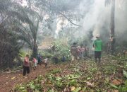 Jajaran Kodim 0207/Simalungun Gotong Royong Bersama Masyarakat, Untuk Perbaiki Jembatan Penghubung Antar Desa di Kecamatan Tanah Jawa