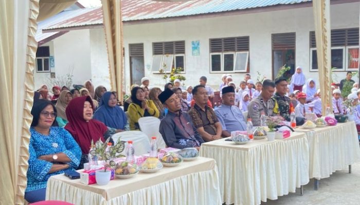 Penuh Keakraban, Babinsa Hadiri Acara Perpisahan Kepala Sekolah SDN 096754 Teluk Lapian