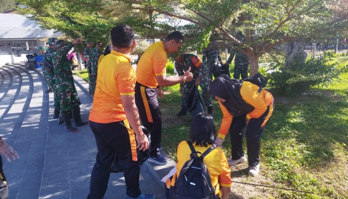 Sinergi TNI–Polri dan Warga Wujudkan Parapat Bersih Lewat Gerakan Indonesia Asri