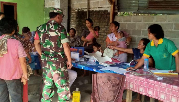 Babinsa Koramil 06/Perdagangan Dampingi Kegiatan Posyandu Mawar di Nagori Pardomuan Nauli