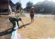 Babinsa Koramil 03/Siantar Selatan Komsos dengan Petani, Perkuat Kedekatan TNI dan Rakyat