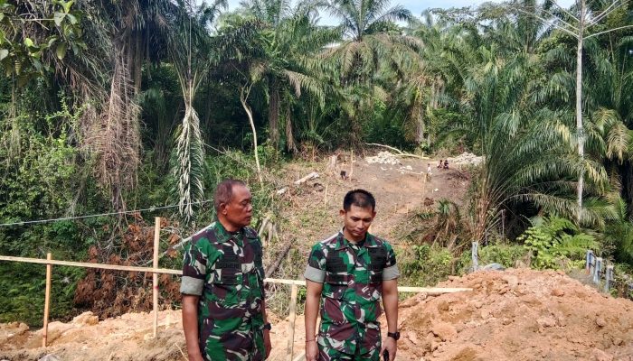 Dandim 0207/Simalungun, Tinjau Proses Pembangunan Jembatan Penghubung Di Kecamatan Tanah Jawa Kabupaten Simalungun