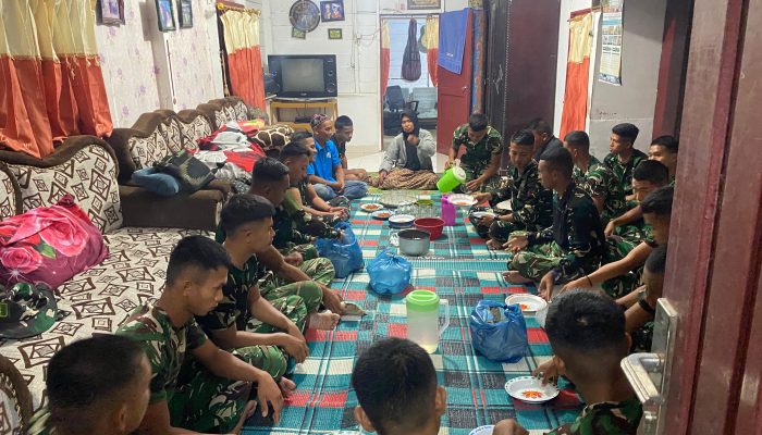 Hangatnya Kebersamaan di Ruang Tamu, Satgas TMMD ke-127 Kodim 0207/Simalungun Makan Malam Bersama Warga di Nagori Bahapal