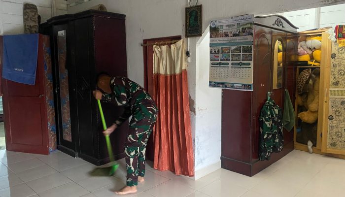 Sebelum Bangun Desa, Satgas TMMD ke-127 Kodim 0207/Simalungun Bangun Kepedulian di Rumah Orang Tua Asuh