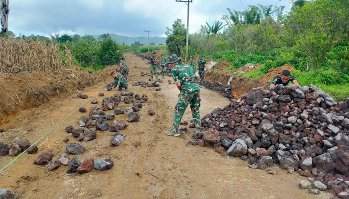 Satgas TMMD ke-127 Kodim 0207/Simalungun Perkuat Badan Jalan di Nagori Limag, Akses Warga Kian Kokoh