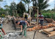 Semangat Tak Surut di Bulan Puasa, Satgas TMMD Ke-127 Kodim 0207/Simalungun Bangun RTLH Milik Bapak Samsudin