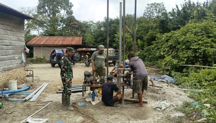 Tak Kenal Lelah di Bulan Puasa, Satgas TMMD Ke-127 Kodim 0207/Simalungun Bangun Sumur Bor di Dusun Raya Mas