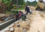 Hari Ke-6 Puasa, Satgas TMMD Ke-127 Tetap Tancap Gas Bangun Drainase di Bahapal