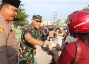 Berbagi Takjil Di Bula Suci Ramadhan, Sinergitas Kodim 0207/SML Bersama Polres Simalungun Untuk Masyarakat