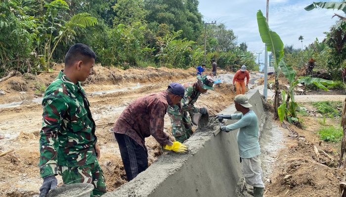 Aksi Nyata di Nagori Bahapal, Satgas TMMD Ke-127 Perkuat Bahu Jalan, Cegah Longsor