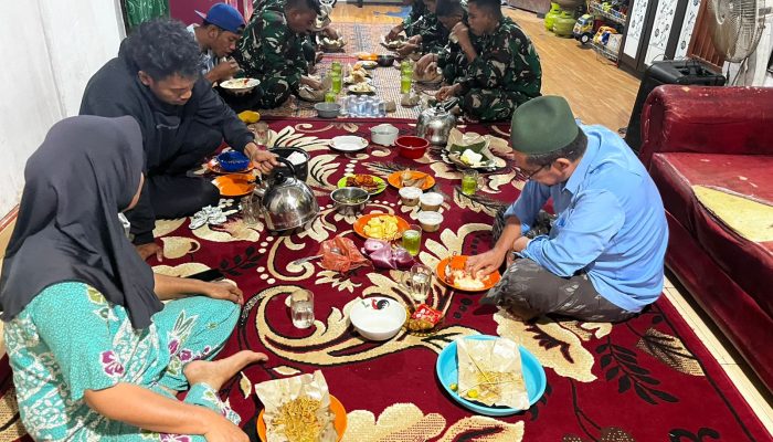 Hangat dan Penuh Kekeluargaan, Satgas TMMD Ke-127 Gelar Buka Puasa Bersama Orang Tua Asuh