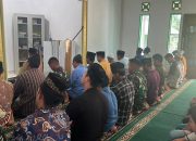 Satgas TMMD Ke-127 Tunaikan Sholat Jumat di Masjid Al Aqso, Pererat Silaturahmi dengan Warga