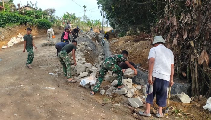 Satgas TMMD Ke-127 Kebut Pengerjaan Drainase di Nagori Limag