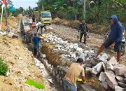 Satgas TMMD ke-127 Lanjutkan Pembangunan Drainase di Nagori Bahapal, Demi Lingkungan Lebih Sehat