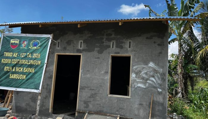 Tetap Semangat di Tengah Puasa, Satgas TMMD Kebutan Pembangunan Rumah Warga di Nagori Limag