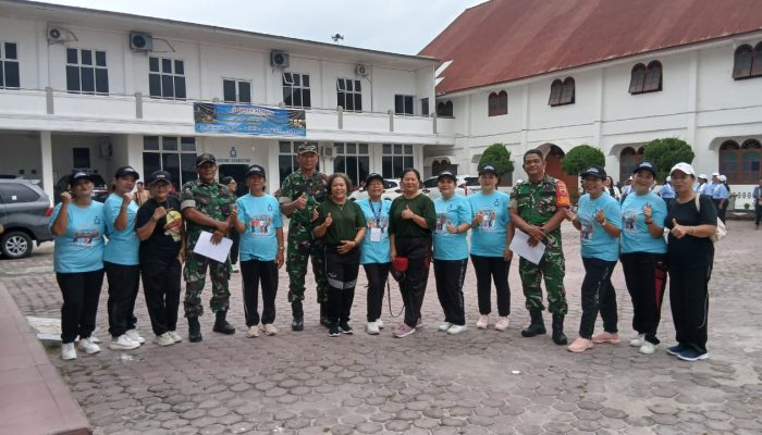 Semarak Paskah di Simalungun, Babinsa Jadi Juri Lomba Gerak Jalan Perempuan