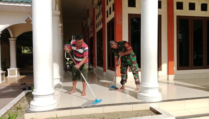 Sentuhan Kepedulian Babinsa, Masjid Rintis 7 Bersih dan Nyaman untuk Ibadah