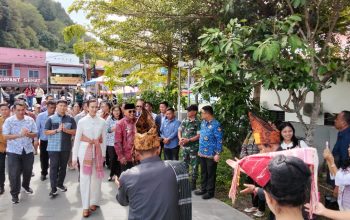 Danramil Girsang Sipangan Bolon Sambut Kunjungan Menteri Pariwisata, di Pantai Bebas Parapat