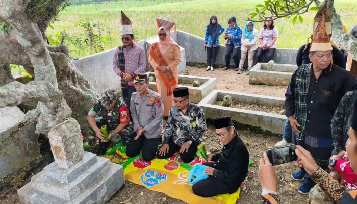 Ziarah Bersama di Gunung Malela, Babinsa Perkuat Silaturahmi dan Nilai Spiritual