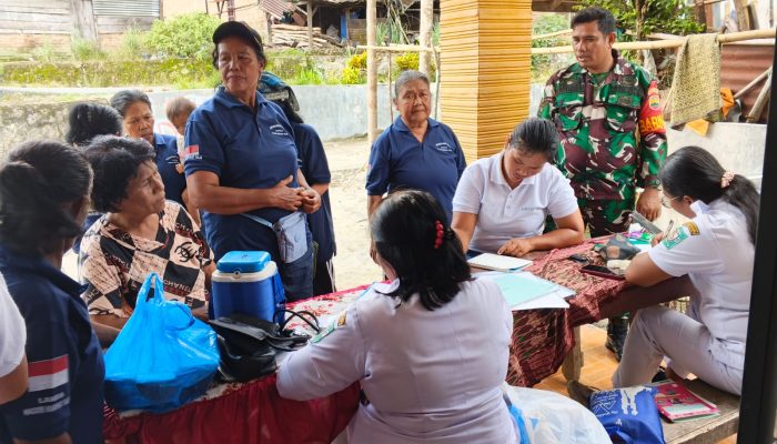 Hangatnya Kebersamaan di Posyandu, Babinsa Koramil 09/Tiga Balata Turun Langsung Dampingi Warga