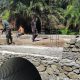 Satukan Tenaga Demi Akses Warga, Personel Kodim 0207/Simalungun Bersama Masyarakat Percepat Pembangunan Jembatan Aramco