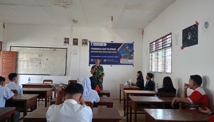 Tanamkan Jiwa Kepemimpinan Sejak Dini, Babinsa Siantar Timur Beri Pembekalan Wawasan Kebangsaan kepada Pelajar