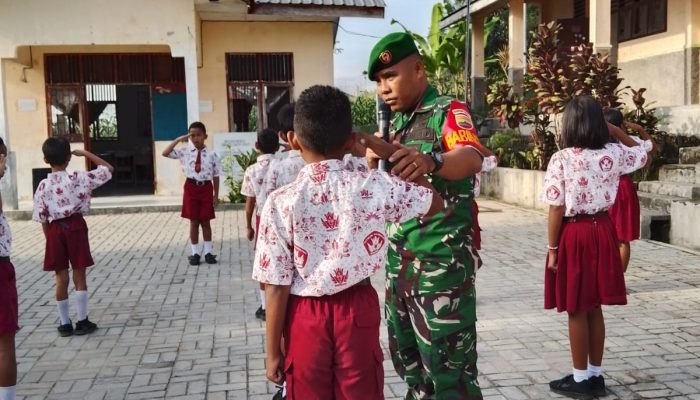 Keceriaan dan Disiplin Berpadu, Babinsa Latih PBB Siswa SD di Nagahuta
