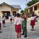 Keceriaan dan Disiplin Berpadu, Babinsa Latih PBB Siswa SD di Nagahuta