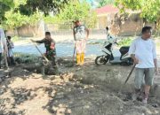 Semangat Kebersamaan, Babinsa Koramil 05/Serbelawan Gotong Royong Bersama Warga Bersihkan Parit di Bandar Selamat