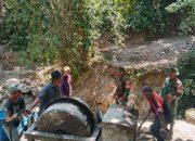 Semangat Gotong Royong Mengalir di Sidamanik, Personel Kodim 0207/Simalungun dan Warga Percepat Pembangunan Jembatan Aramco