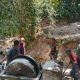 Semangat Gotong Royong Mengalir di Sidamanik, Personel Kodim 0207/Simalungun dan Warga Percepat Pembangunan Jembatan Aramco