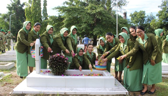 Kasdim 0207/Simalungun Hadiri Ziarah di TMP Nagur dalam Rangka HUT Ke-64 Korem 022/Pantai Timur 