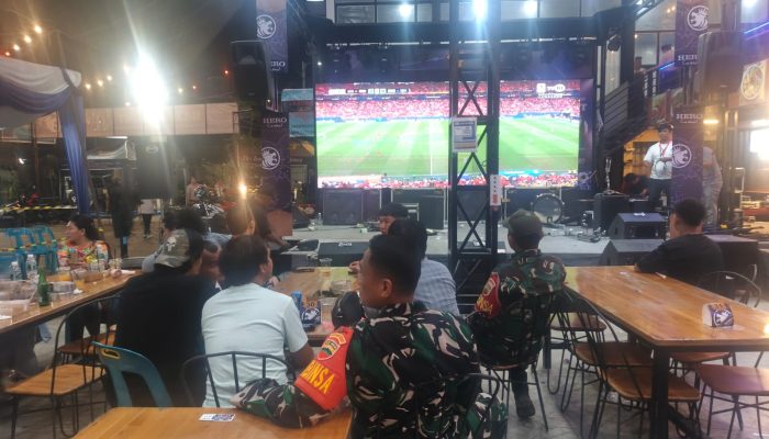 Semangat Sepak Bola Satukan TNI dan Masyarakat, Nobar Piala Dunia 2026 Berlangsung Meriah di Siantar
