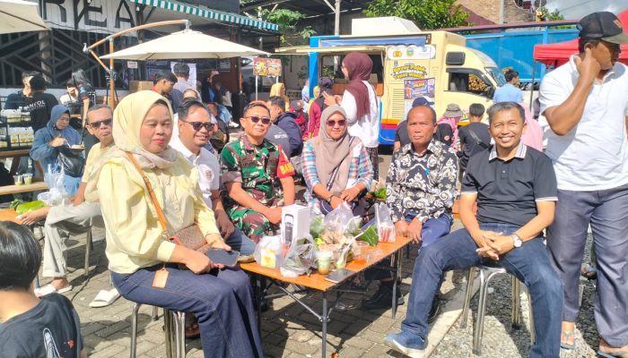 Merawat Budaya, Menguatkan Ekonomi, Babinsa Dukung UMKM Pelestarian Kuliner Tradisional di Desa Wisata Sait Buntu
