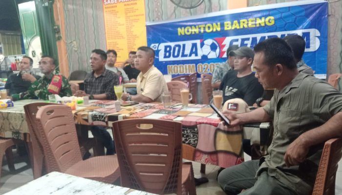 Kodim 0207/Simalungun dan Warga Nobar Piala Dunia 2026, Kebersamaan Menghangatkan Dini Hari