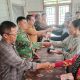 Pastikan Bantuan Tepat Sasaran, Babinsa Koramil 15/Dolok Pardamean Kawal Penyaluran BLT Tahap I & II