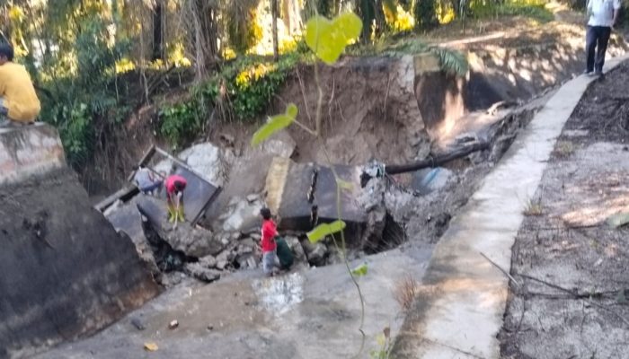 Respons Cepat Babinsa, Bhabinkamtibmas dan Forkopimcam Tinjau Irigasi Longsor di Huta Bayu Raja Langsung Ditinjau